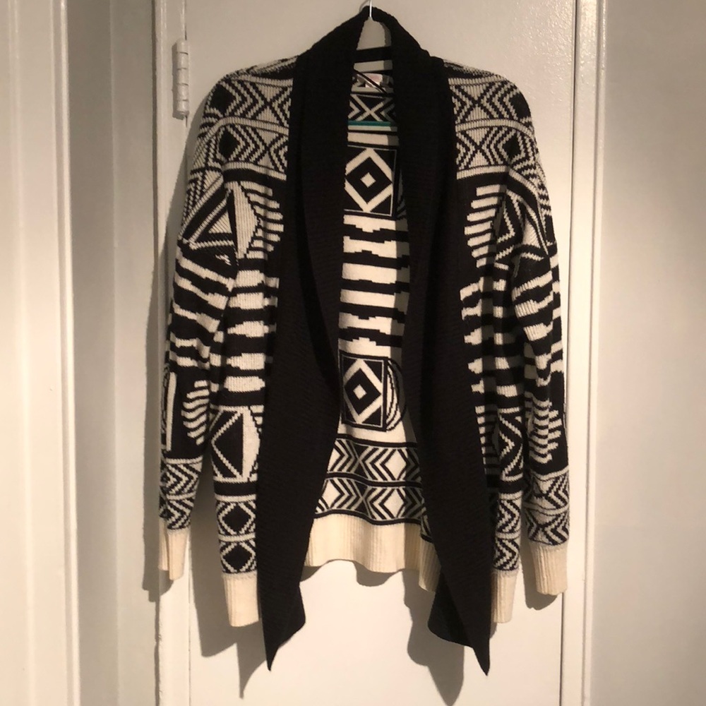 Xhilaration Black & White Patterned Cardigan